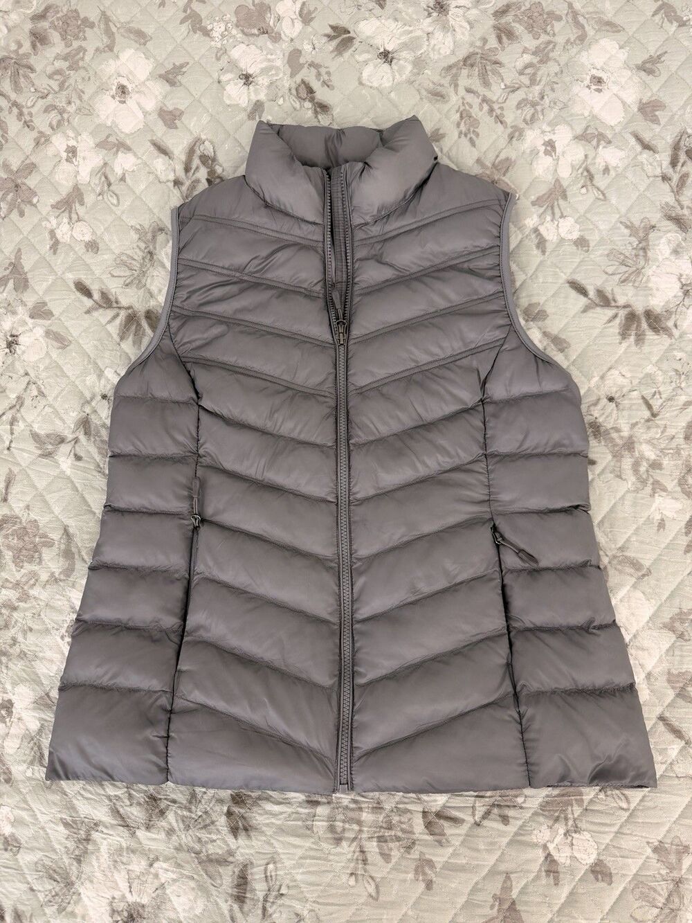 32 Degrees Heat Gray Quilted Puffer Vest Women's M Lightweight Full Zip Pocets